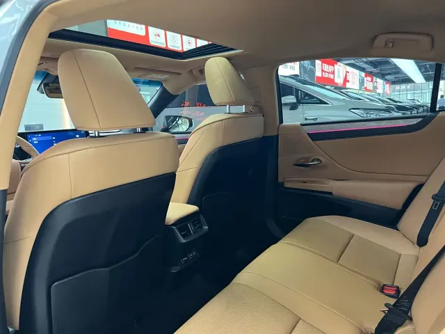 Lexus ES — Фото автомобиля 11