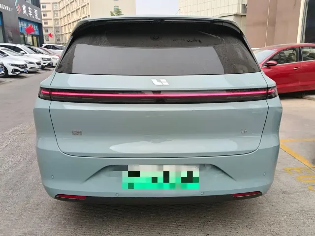 Li Auto L6 — Фото автомобиля 8