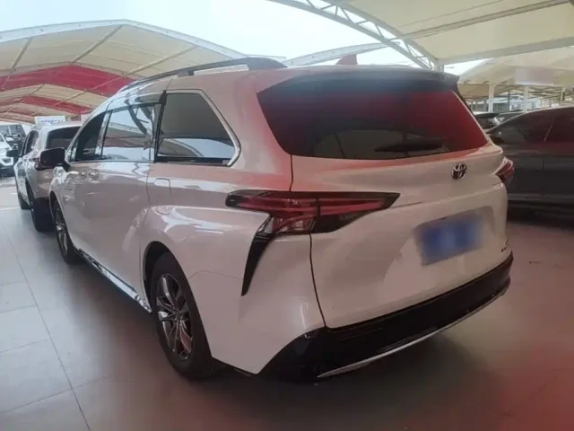 Toyota Sienna — Фото автомобиля 22