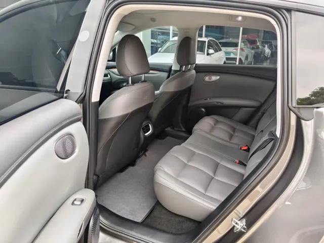 IM Motors LS6 — Фото автомобиля 9