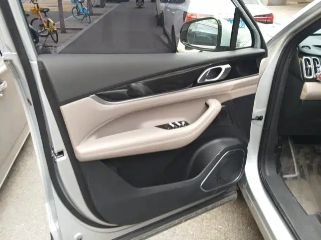 Geely Boyue L — Фото автомобиля 7