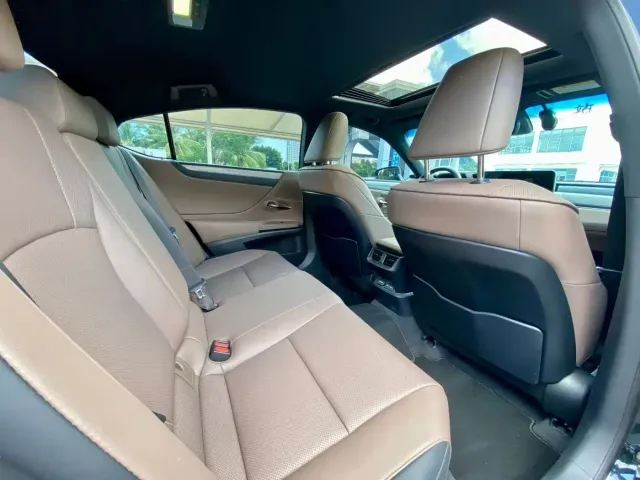 Lexus ES — Фото автомобиля 9