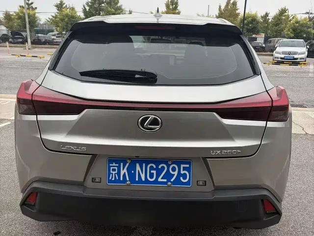 Lexus UX — Фото автомобиля 5