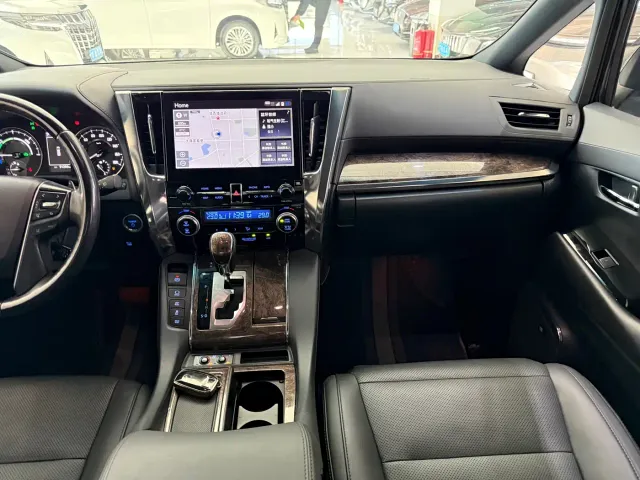 Toyota Alphard — Фото автомобиля 17