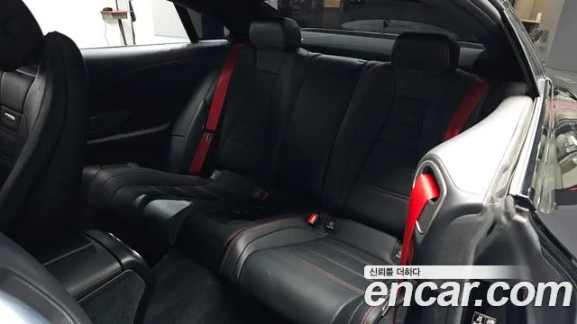 Mercedes-Benz E-Class — Фото автомобиля 20