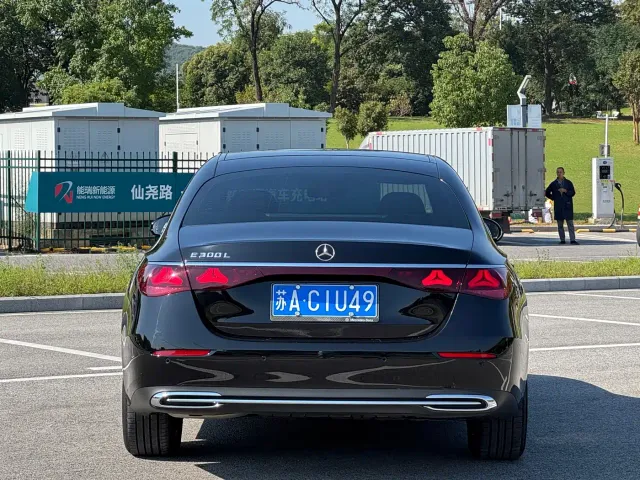 Mercedes-Benz E-Class — Фото автомобиля 16