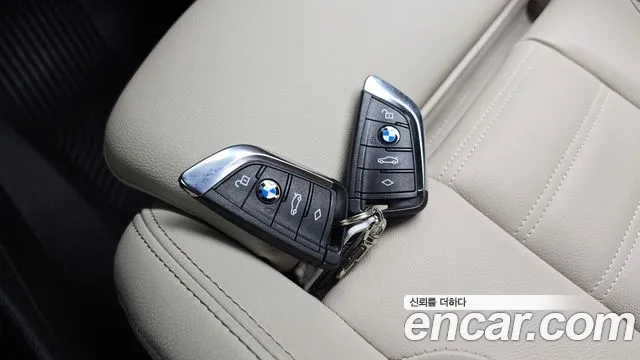 BMW iX3 — Фото автомобиля 12