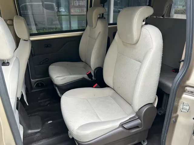 Wuling Hongguang V — Фото автомобиля 5