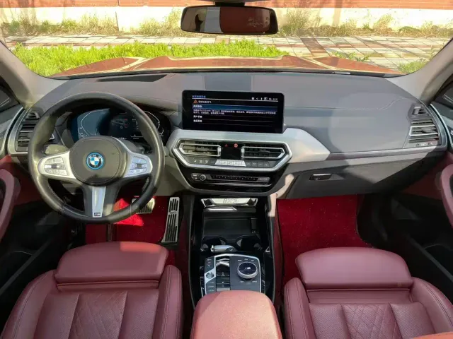 BMW iX3 — Фото автомобиля 6