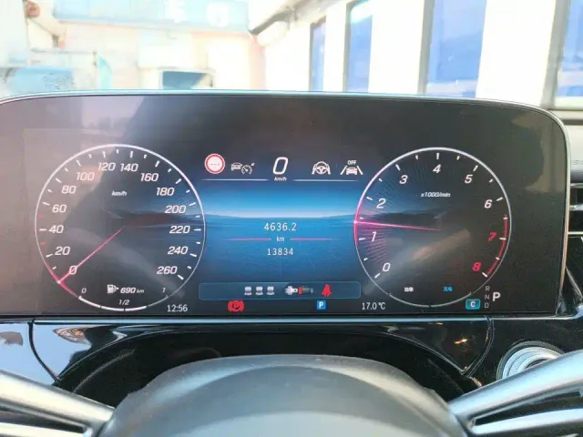 Mercedes-Benz E-Class — Фото автомобиля 8