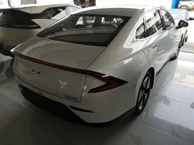 Wuling Starlight — Фото автомобиля 6