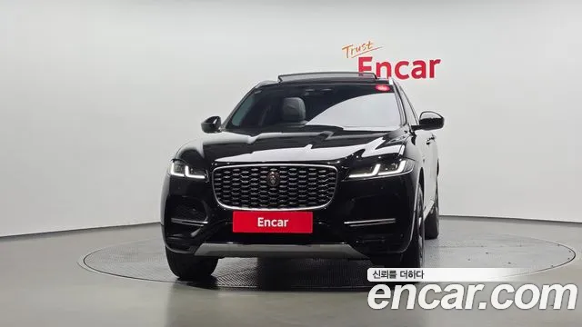 Jaguar F-Pace — Фото автомобиля 3
