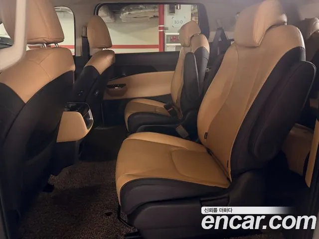 Kia Carnival Generation 4 — Фото автомобиля 16