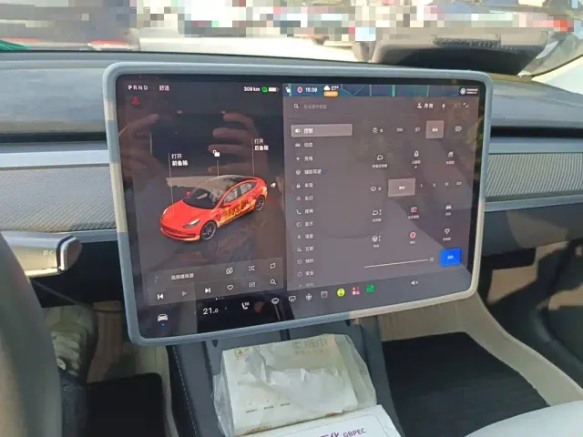 Tesla Model 3 — Фото автомобиля 12