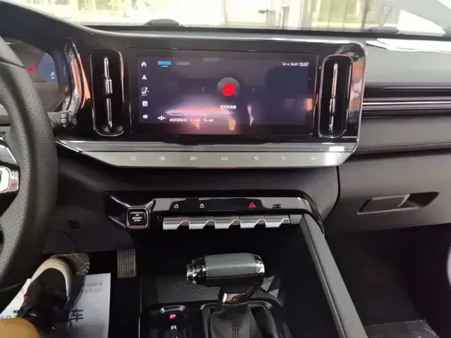 Baojun Baojun Valli 2021 1.5T Nagqu Starry Sky CVT Flagship Model — Фото автомобиля 12