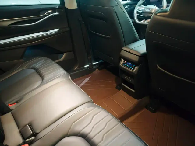 Ford Edge — Фото автомобиля 10