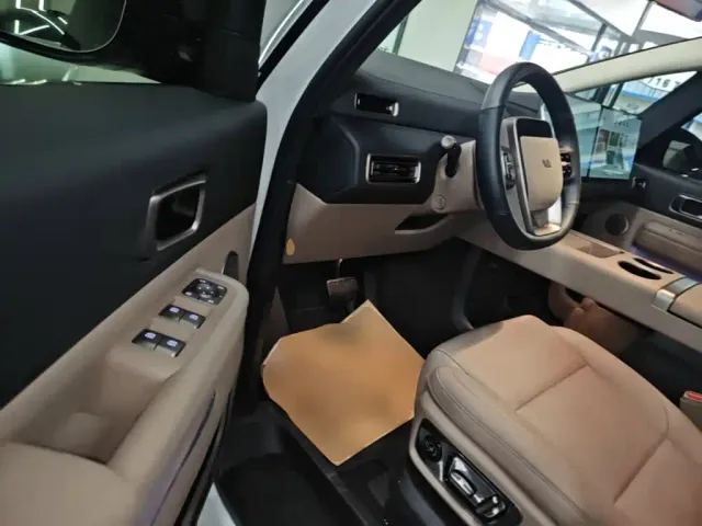 Li Auto MEGA — Фото автомобиля 15