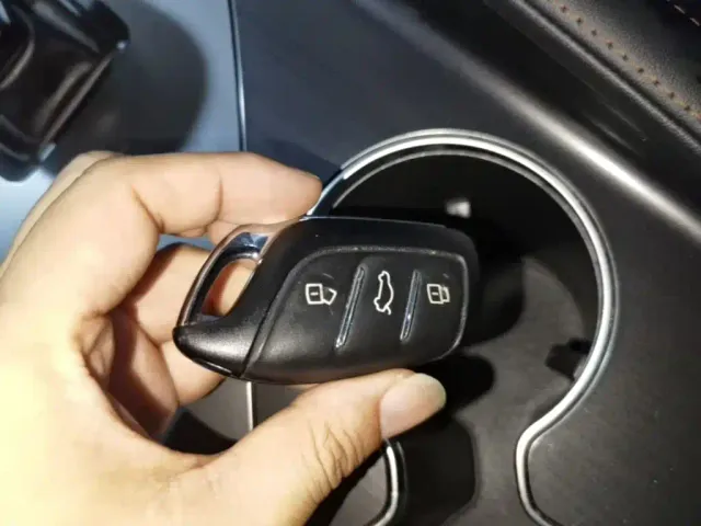 Roewe RX5 — Фото автомобиля 8