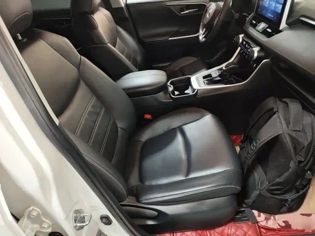 Toyota RAV4 — Фото автомобиля 24