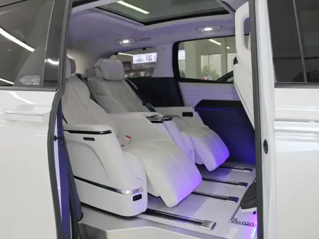Buick Century 2023 2.0T 7-Seater World Edition — Фото автомобиля 10