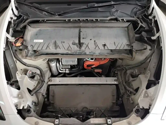 Tesla Model Y — Фото автомобиля 18