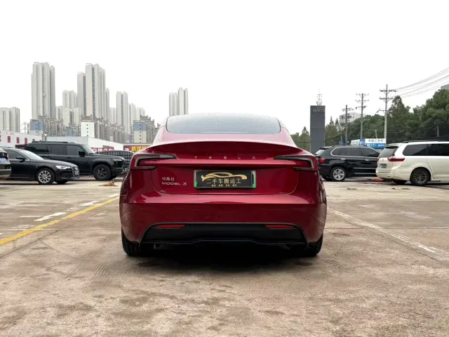 Tesla Model 3 — Фото автомобиля 8