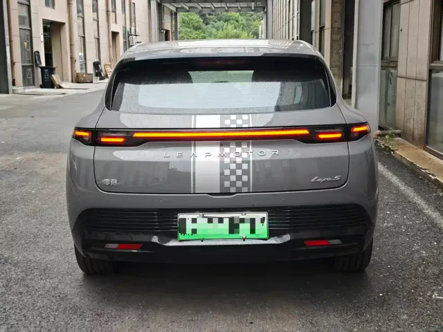 Leapmotor Leapmotor Lafa 5 2026 515 Standard Model — Фото автомобиля 4