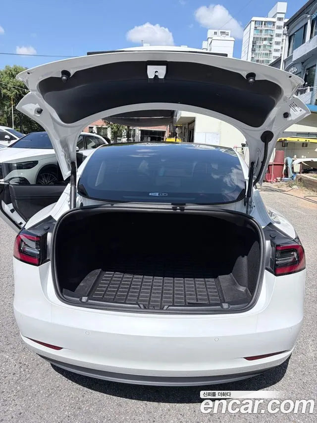 Tesla Model 3 — Фото автомобиля 8