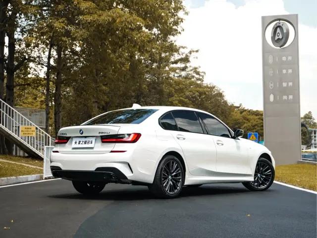 BMW 3 Series — Фото автомобиля 2