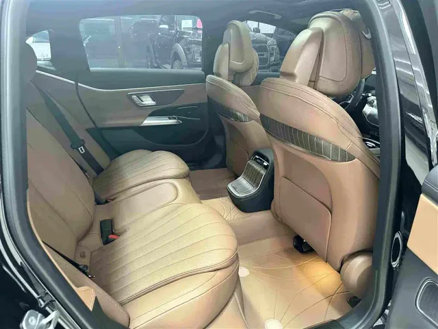 Mercedes-Benz E-Class — Фото автомобиля 14