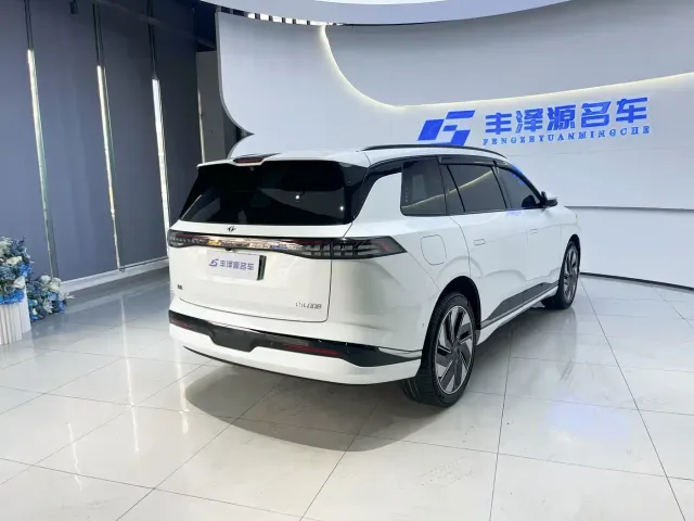 Dongfeng eπ 008 — Фото автомобиля 3