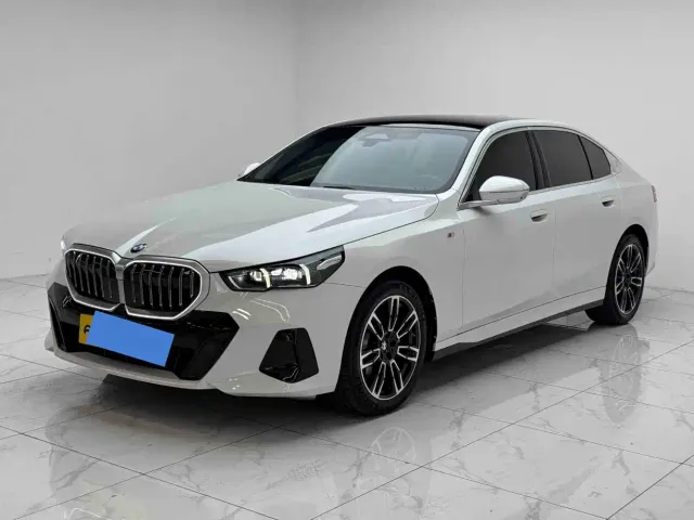 Фотография автомобиля — BMW 5 Series