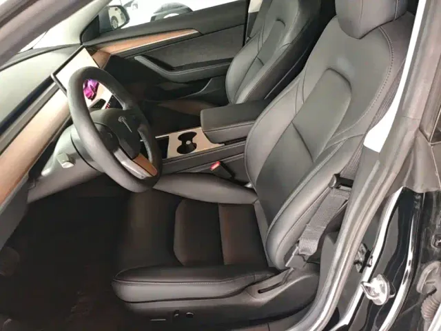 Tesla Model 3 — Фото автомобиля 14