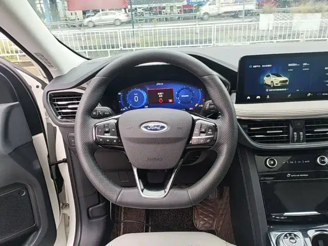 Ford Escape — Фото автомобиля 10