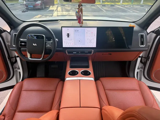 Li Auto L7 — Фото автомобиля 10