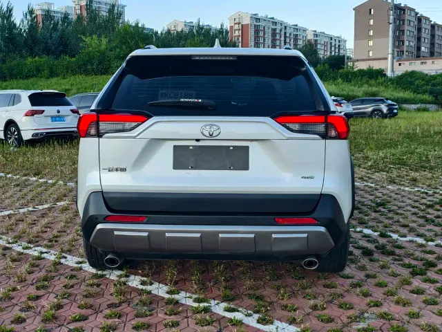 Toyota RAV4 — Фото автомобиля 5
