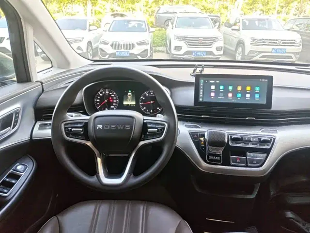 Roewe iMAX8 — Фото автомобиля 12