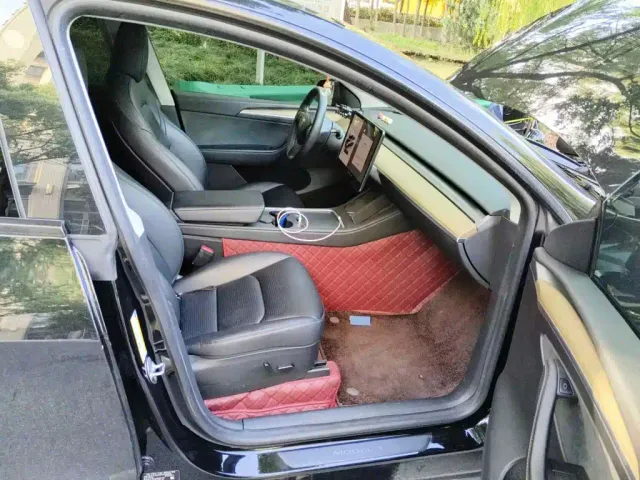 Tesla Model Y — Фото автомобиля 13