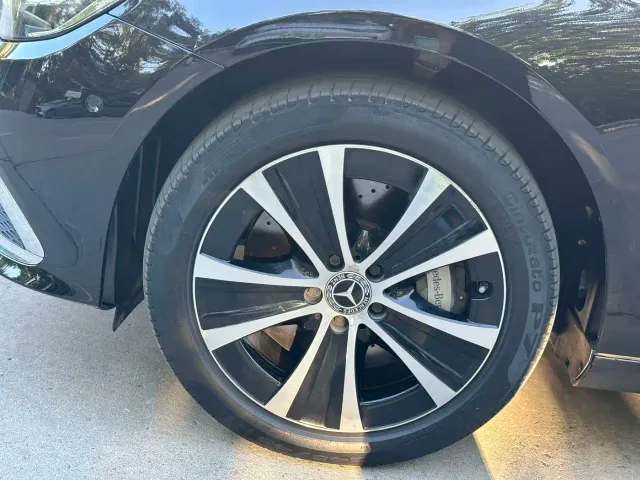 Mercedes-Benz E-Class — Фото автомобиля 4