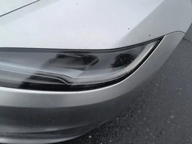 Tesla Model 3 — Фото автомобиля 5