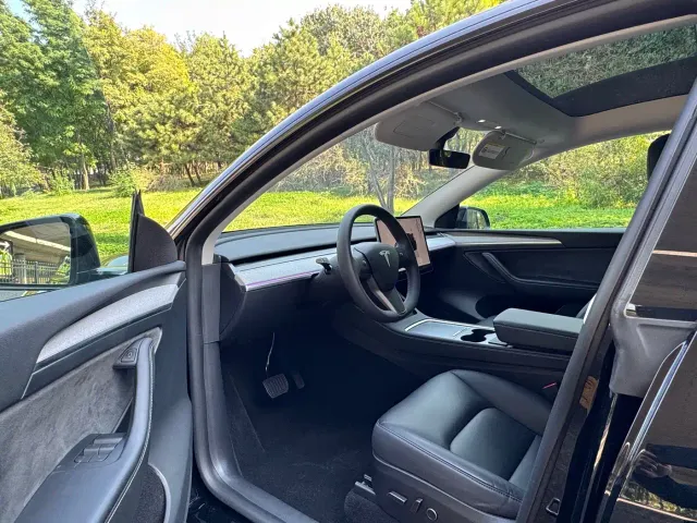 Tesla Model Y — Фото автомобиля 5