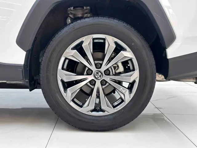 Toyota RAV4 — Фото автомобиля 7