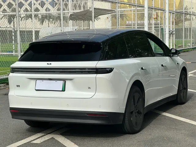 Li Auto i6 — Фото автомобиля 24