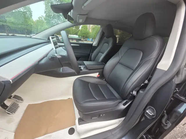 Tesla Model Y — Фото автомобиля 8