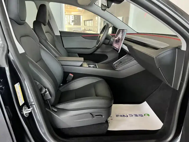 Tesla Model Y — Фото автомобиля 18