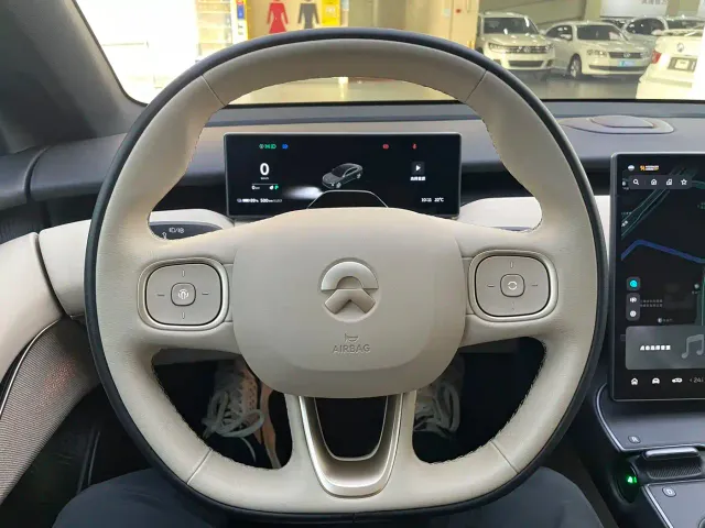 Nio ET5 — Фото автомобиля 4