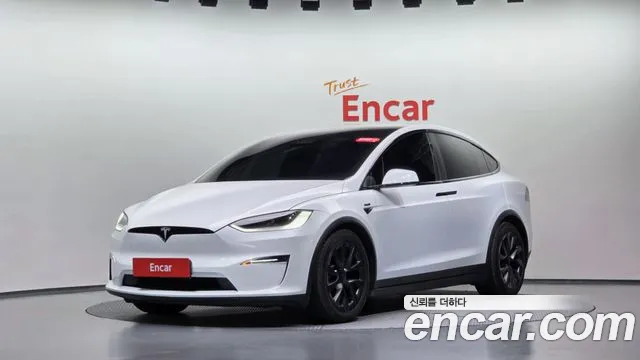 Tesla Model X — Фото автомобиля 11