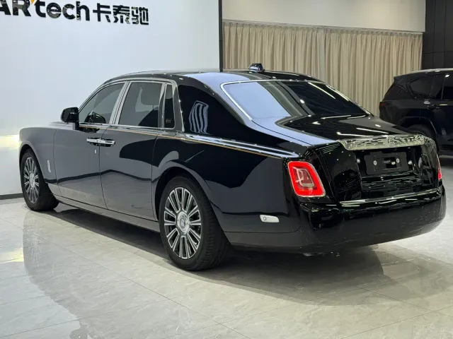 Rolls-Royce Phantom — Фото автомобиля 4