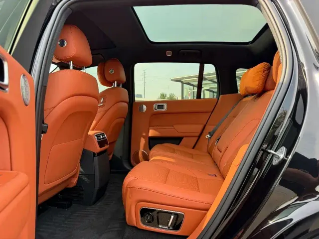 Li Auto L7 — Фото автомобиля 14