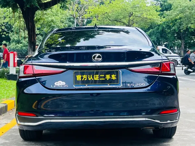 Lexus ES — Фото автомобиля 4